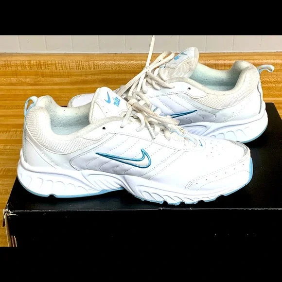 WOMENS NIKE VIEW II WALKING SHOES SIZE 9.5 EXCELLENT CONDITION - Picture 2 of 6